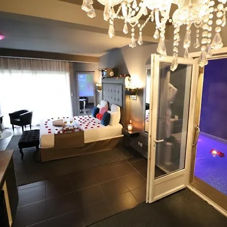 Luxury & - Indoor Swimming Pool & Cinema בית אירוח *